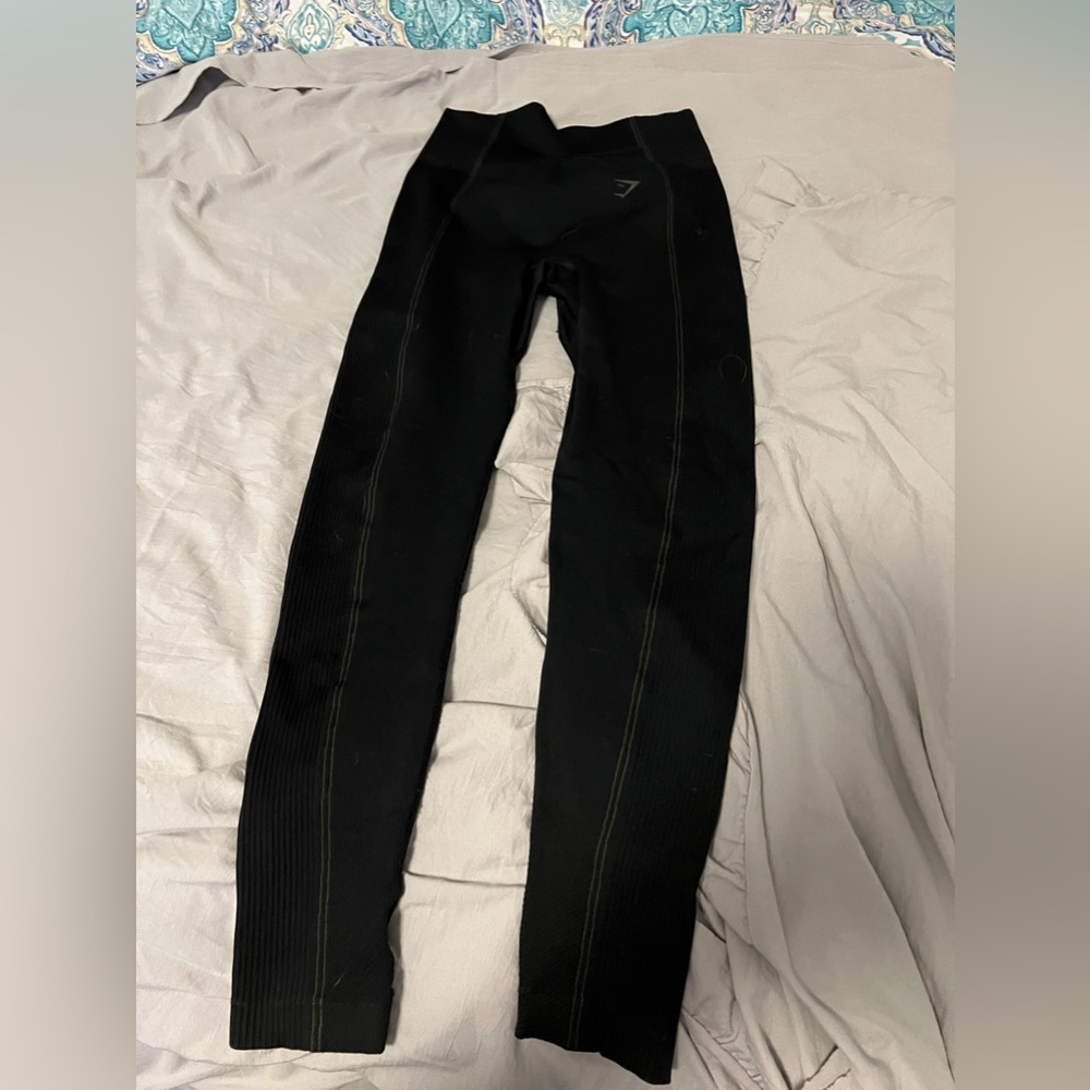 Gym shark leggings